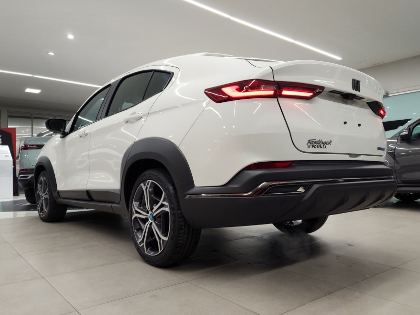 fiat fastback 1.0 turbo 200 impetus hybrid cvt. fiat fastback 1.0 turbo 200 impetus hybrid cvt.
