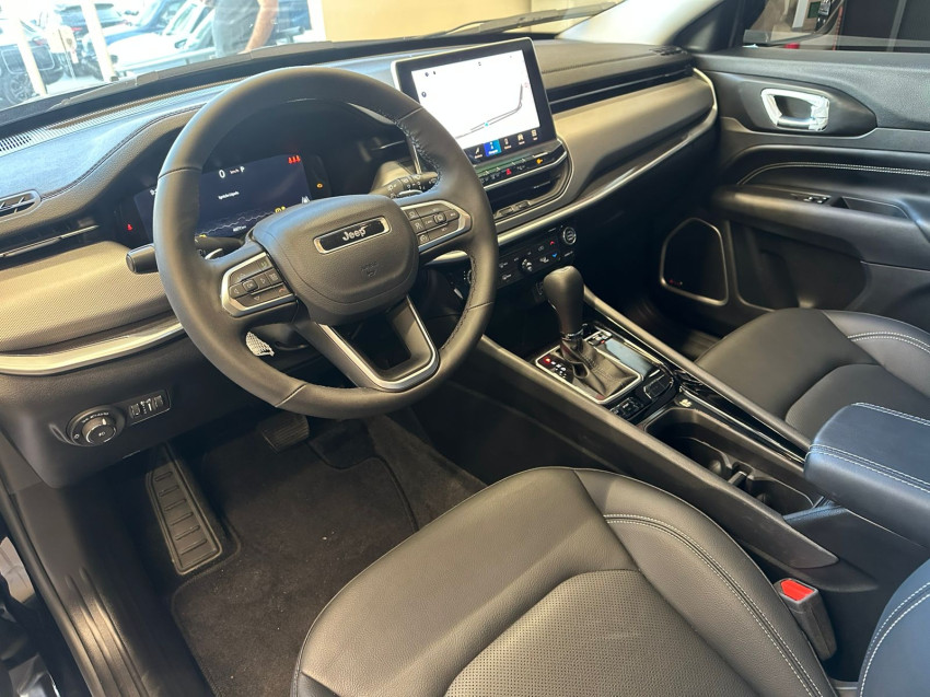 jeep compass 1.3 t270 turbo flex longitude at6 4p automatico 2025 jeep compass 1.3 t270 turbo flex longitude at6 4p automatico 2025