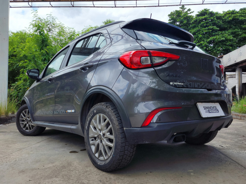 fiat argo 1.8 e.torq flex trekking at6 20/21 seminovo4