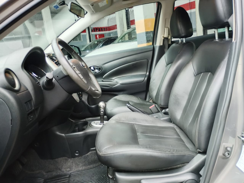 NISSAN VERSA 1.6 16V FLEXSTART SL 4P XTRONIC 17/18 SEMINOVO10