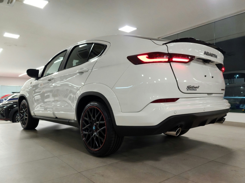 fiat fastback 1.3 turbo 270 flex abarth at6 25/25 0km. fiat fastback 1.3 turbo 270 flex abarth at6 25/25 0km.