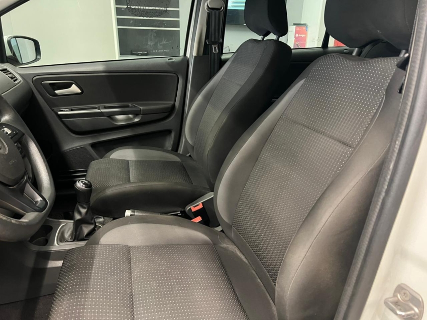 volkswagen fox 1.6 msi total flex connect 4p man 18/19 seminovo