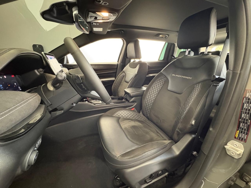 jeep commander 2.0 hurricane 4 turbo gasolina blackhawk at9 24/25 seminovo jeep commander 2.0 hurricane 4 turbo gasolina blackhawk at9 24/25 seminovo