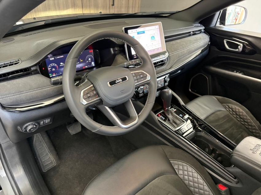 jeep commander 2.0 hurricane 4 turbo gasolina blackhawk at9 24/25 seminovo jeep commander 2.0 hurricane 4 turbo gasolina blackhawk at9 24/25 seminovo