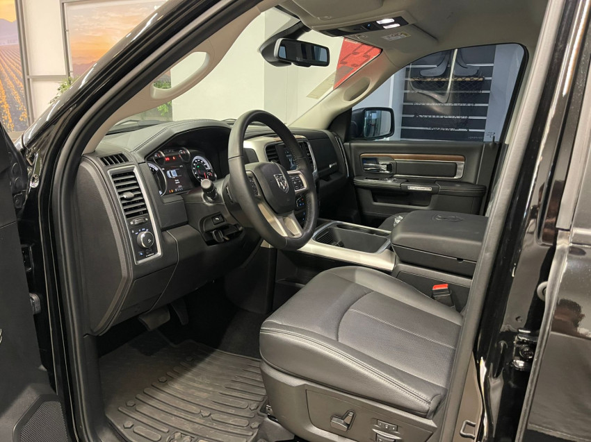 ram classic 5.7 v8 gasolina laramie cd 4x4 at 23/23 seminovo ram classic 5.7 v8 gasolina laramie cd 4x4 at 23/23 seminovo