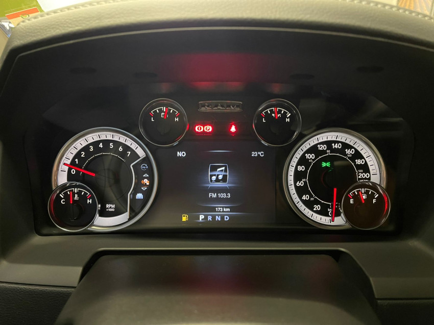 ram classic 5.7 v8 gasolina laramie cd 4x4 at 23/23 seminovo ram classic 5.7 v8 gasolina laramie cd 4x4 at 23/23 seminovo