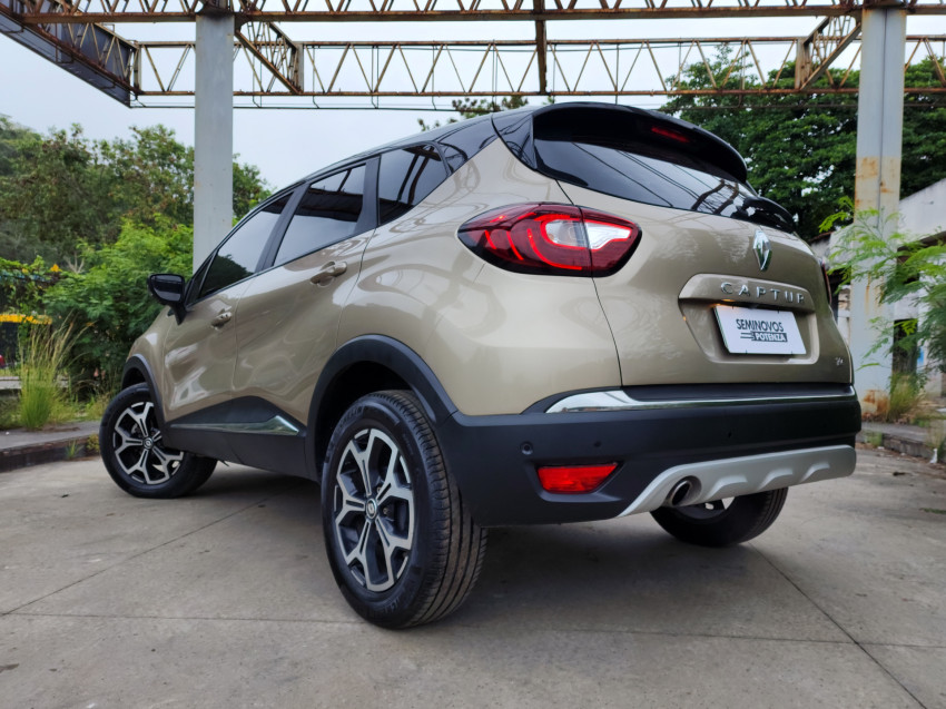 renault captur 1.3 tce flex iconic x-tronic 21/22 seminovo4