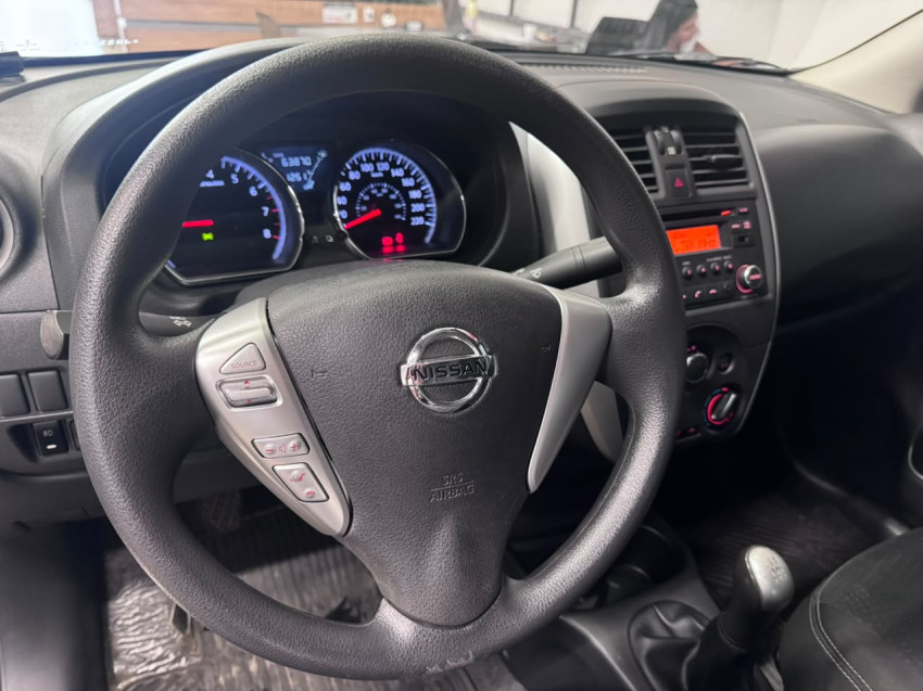 nissan versa 1.6 manual flex sedan modelo s baixa km super novo7