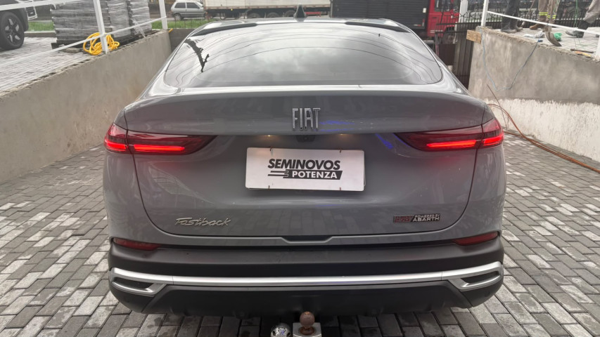 fiat fastback 1.3 turbo 270 flex limited edition at6 23/24 seminovo4