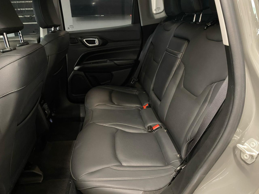 jeep compass 1.3 t270 turbo flex longitude at6 4p automatico 2024 jeep compass 1.3 t270 turbo flex longitude at6 4p automatico 2024
