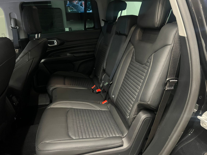 jeep commander 1.3 t270 turbo flex longitude at6 4p automatico 2025 jeep commander 1.3 t270 turbo flex longitude at6 4p automatico 2025