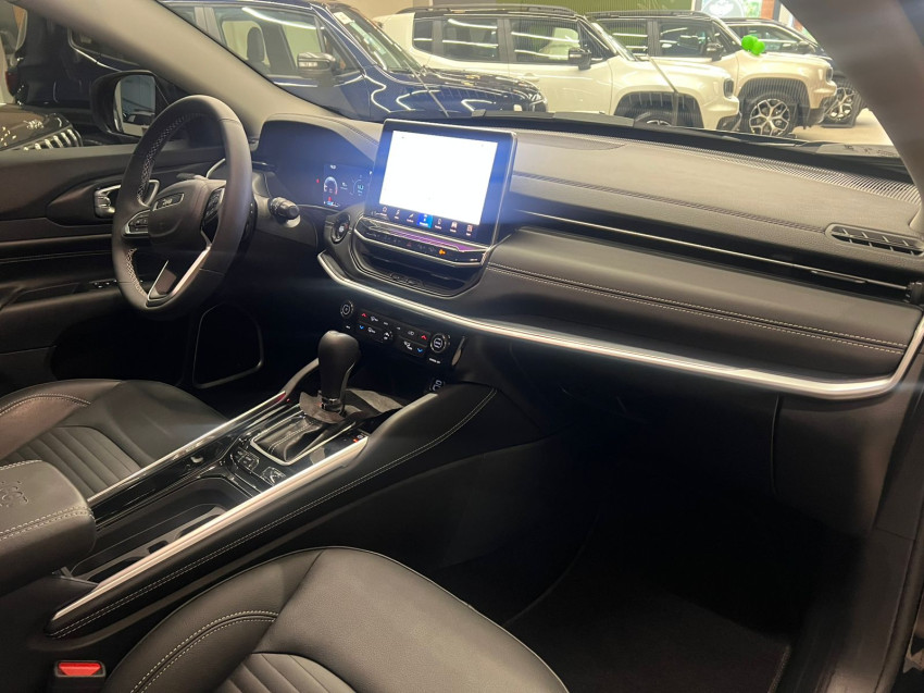 jeep commander 1.3 t270 turbo flex longitude at6 4p automatico 2025 jeep commander 1.3 t270 turbo flex longitude at6 4p automatico 2025