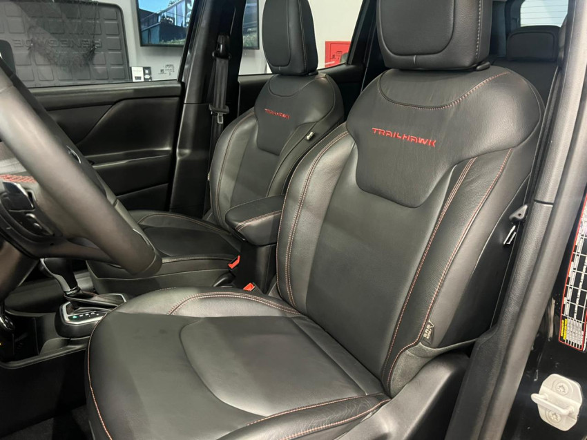 jeep renegade 1.3 t270 turbo flex trailhawk 4x4 at9 4p automatico 2024