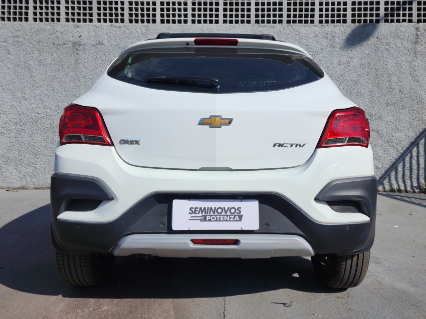 chevrolet onix 1.4 mpfi activ 8v flex 4p man 18/18 seminovo chevrolet onix 1.4 mpfi activ 8v flex 4p man 18/18 seminovo