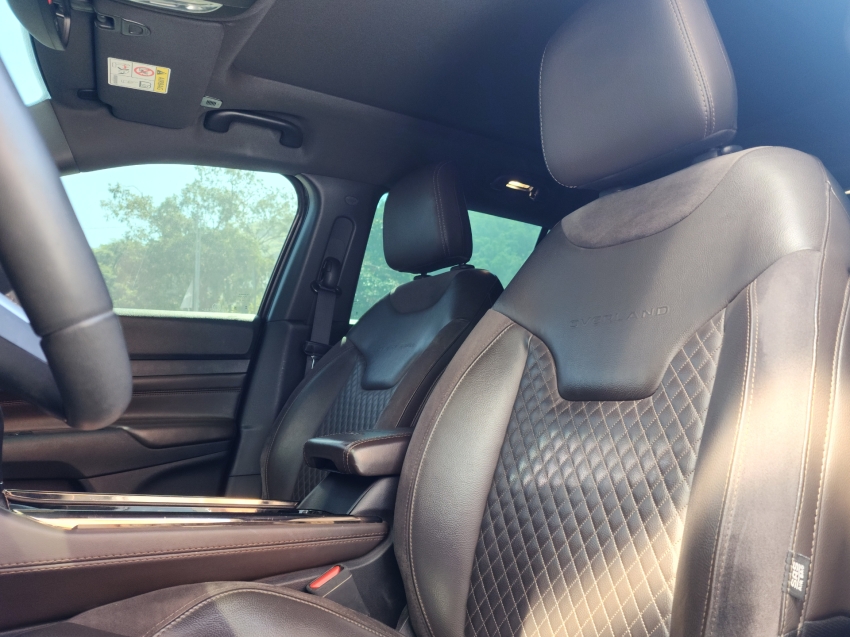 jeep commander 1.3 t270 turbo flex overland at6 22/22 seminovo jeep commander 1.3 t270 turbo flex overland at6 22/22 seminovo