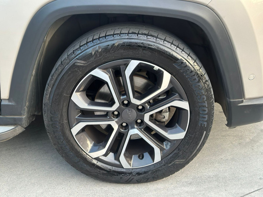 jeep commander 1.3 t270 turbo flex limited at6 24/25 seminovo15