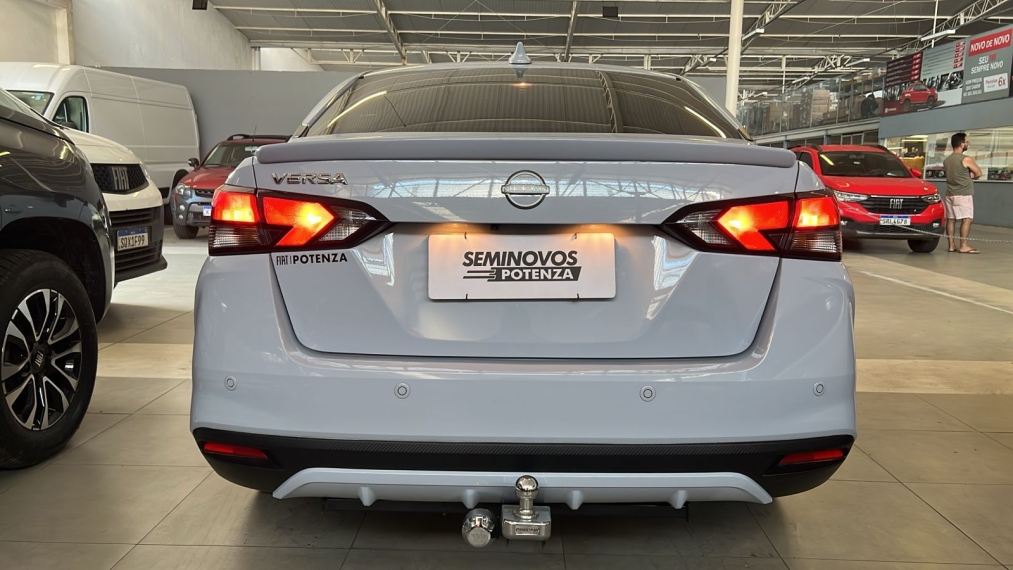 nissan versa 1.6 16v flex exclusive xtronic 23/24 seminovo4