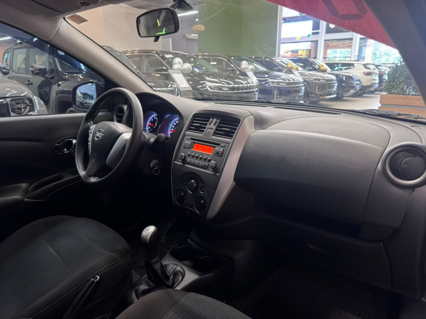 nissan versa 1.6 manual flex sedan modelo sv baixa km super novo9