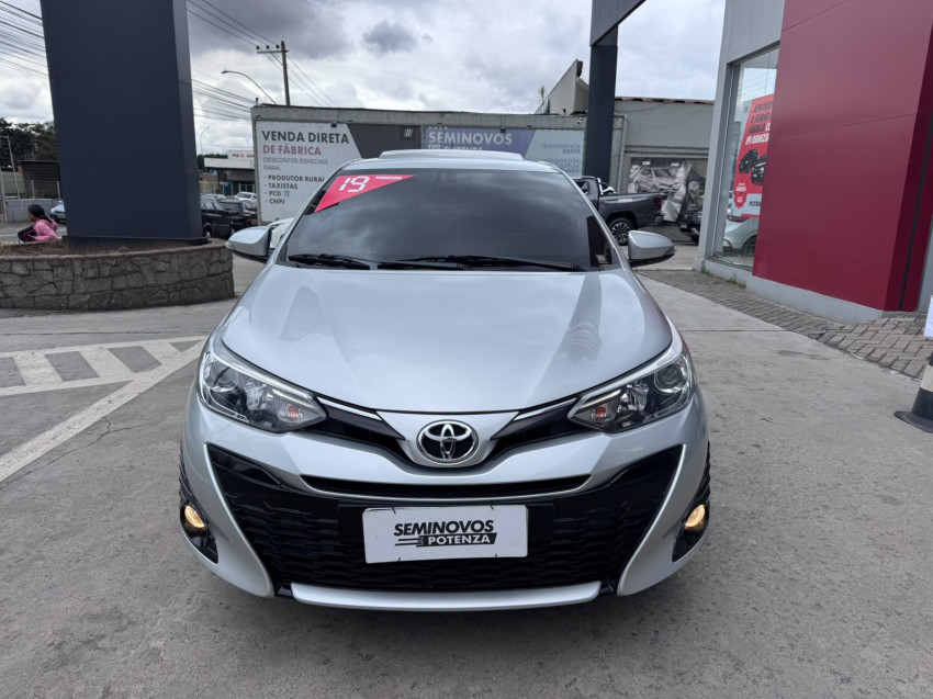 toyota yaris hatch xls 1.5 motor com teto solar1