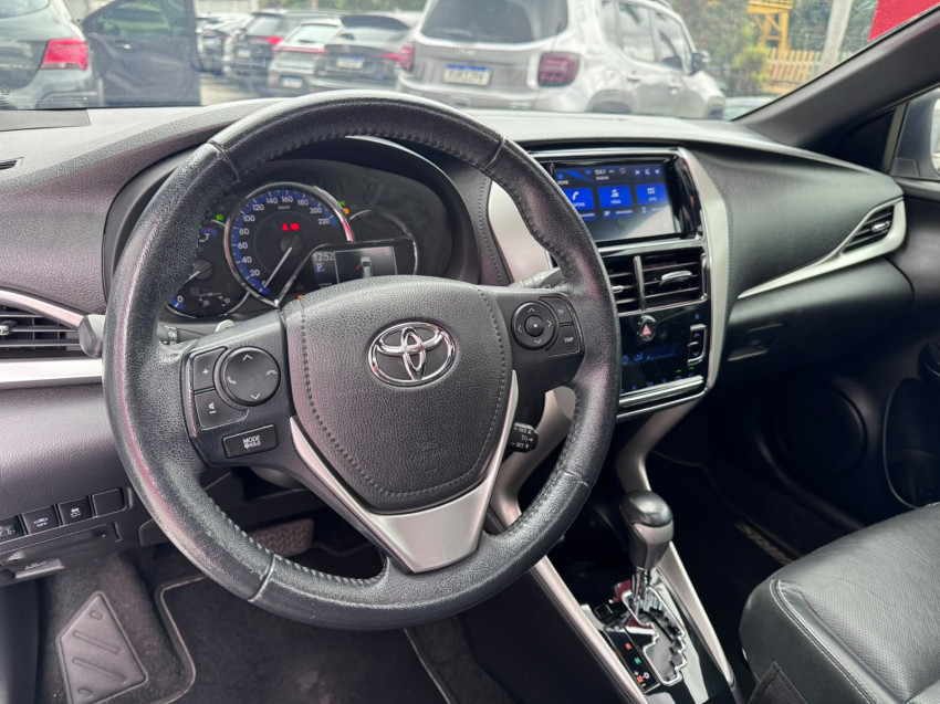 toyota yaris hatch xls 1.5 motor com teto solar7