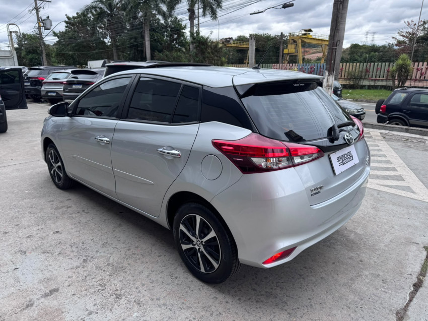 toyota yaris hatch xls 1.5 motor com teto solar5