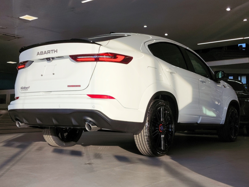 fiat fastback 1.3 turbo 270 flex abarth at6 26/26 0km17