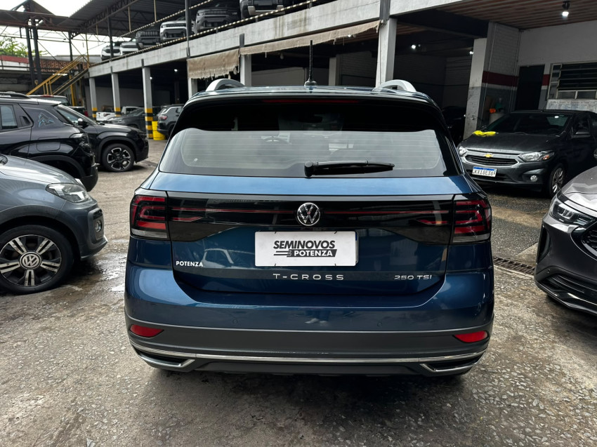 VOLKSWAGEN T-CROSS 1.4 250 TSI TOTAL FLEX HIGHLINE AT 22/23 SEMINOVO4