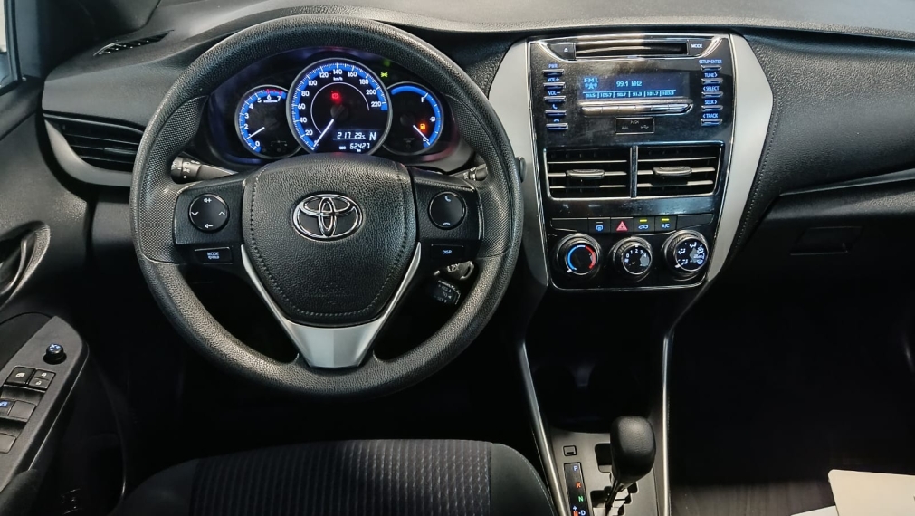 toyota / yaris  xl13 automatico toyota / yaris  xl13 automatico
