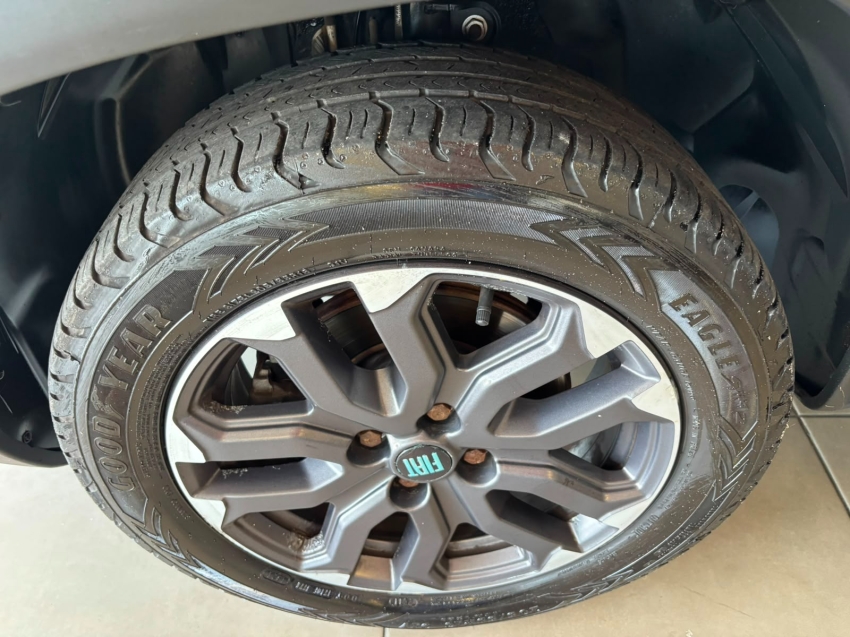 fiat strada 1.0 turbo 200 flex ultra cd cvt 4p automatico 202412