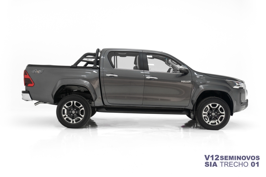 toyota hilux 2.8 d-4d turbo diesel cd srx plus 4x4 automatico 2.7 5p 2024