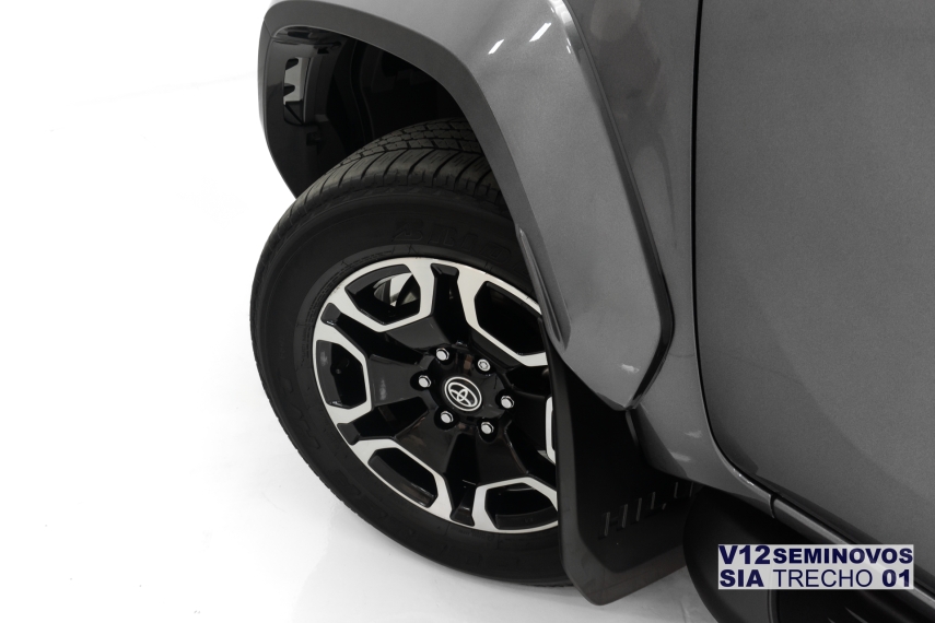 toyota hilux 2.8 d-4d turbo diesel cd srx plus 4x4 automatico 2.7 5p 2024
