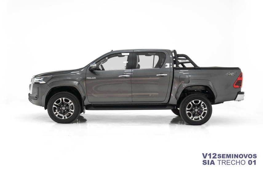 toyota hilux 2.8 d-4d turbo diesel cd srx plus 4x4 automatico 2.7 5p 2024