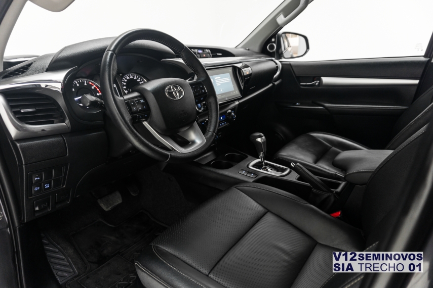 toyota hilux 2.8 d-4d turbo diesel cd srx plus 4x4 automatico 2.7 5p 2024