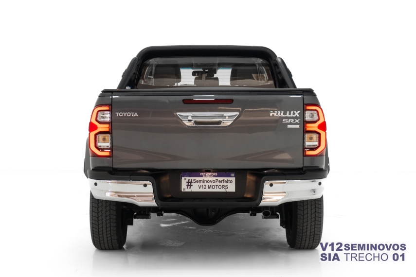 toyota hilux 2.8 d-4d turbo diesel cd srx plus 4x4 automatico 2.7 5p 2024