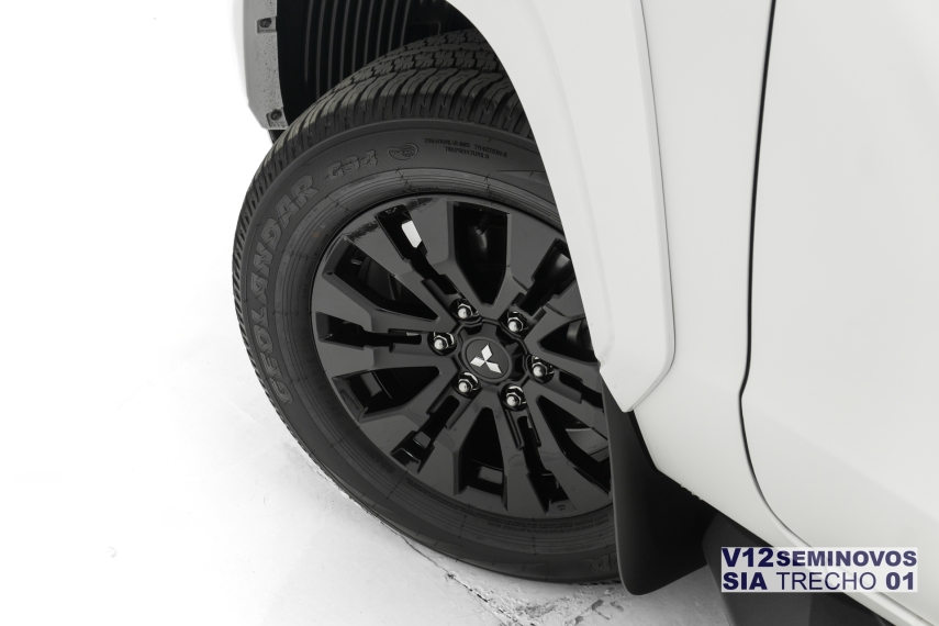 mitsubishi triton 2.4 biturbo diesel cd katana 4x4 automatico 5p 2026