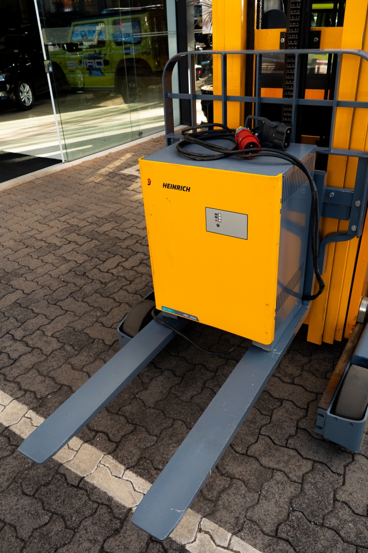 outros maquina empilhadeira jungheinrich etm 216 eletrico 2012