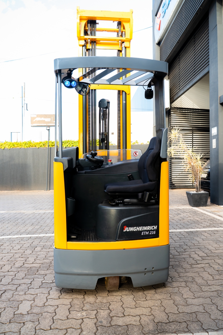 outros maquina empilhadeira jungheinrich etm 216 eletrico 2012
