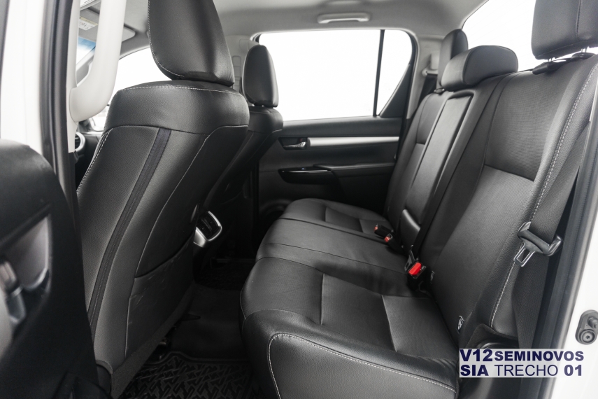 toyota hilux 2.8 d-4d turbo diesel cd srx plus 4x4 automatico 5p 202413