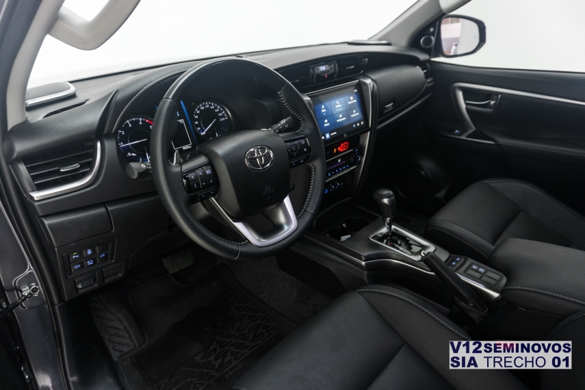 toyota hilux sw4 2.8 d-4d turbo diesel srx platinum 7l 4x4 automatico 5p 202510