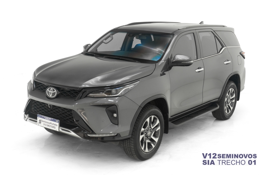 toyota hilux sw4 2.8 d-4d turbo diesel srx platinum 7l 4x4 automatico 5p 2025