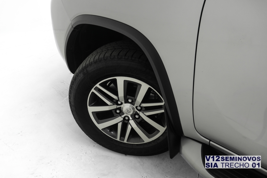 toyota hilux sw4 2.8 srx 4x4 7 lugares 16v turbo intercooler diesel 4p automatico 5p 20208