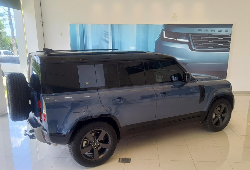 defender 3.0 d300 turbo mhev 110 hse awd automatico.