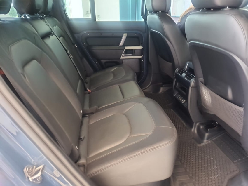 defender 3.0 d300 turbo mhev 110 hse awd automatico.