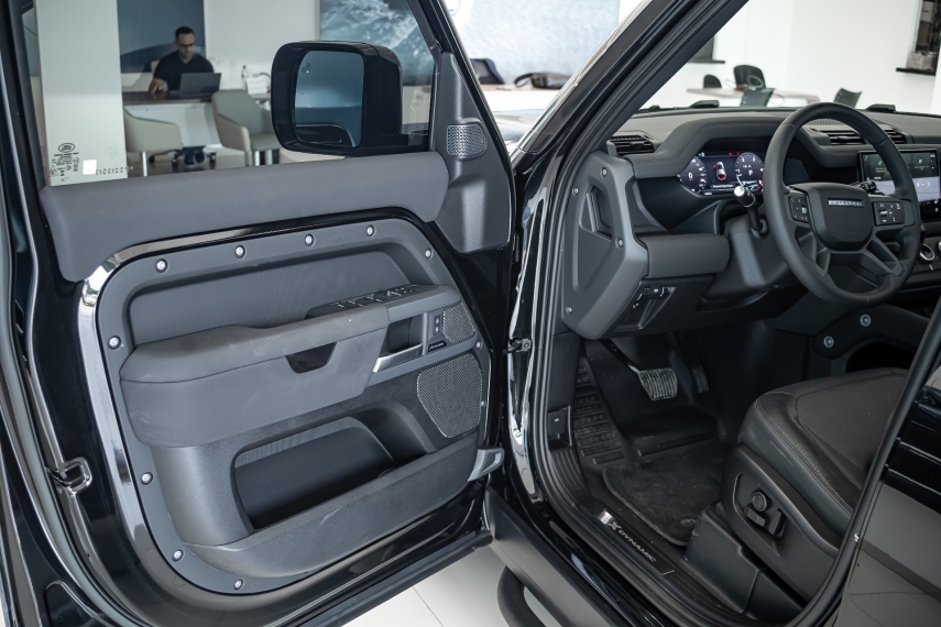 defender 3.0 d300 turbo mhev 110 x-dynamic hse automatico