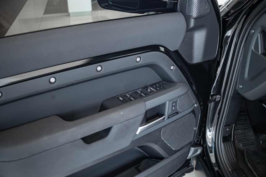 defender 3.0 d300 turbo mhev 110 x-dynamic hse automatico