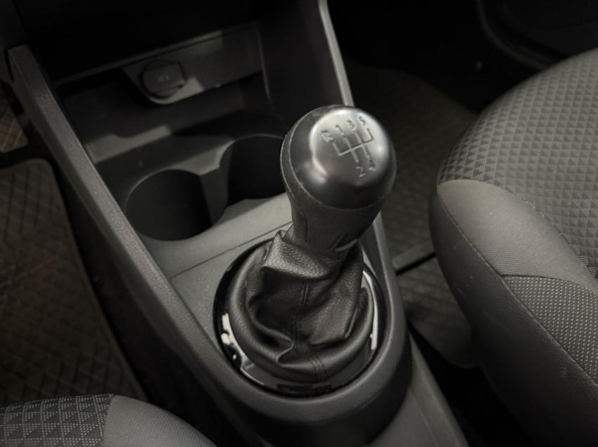 volkswagen voyage 1.6 msi totalflex 4p manual.