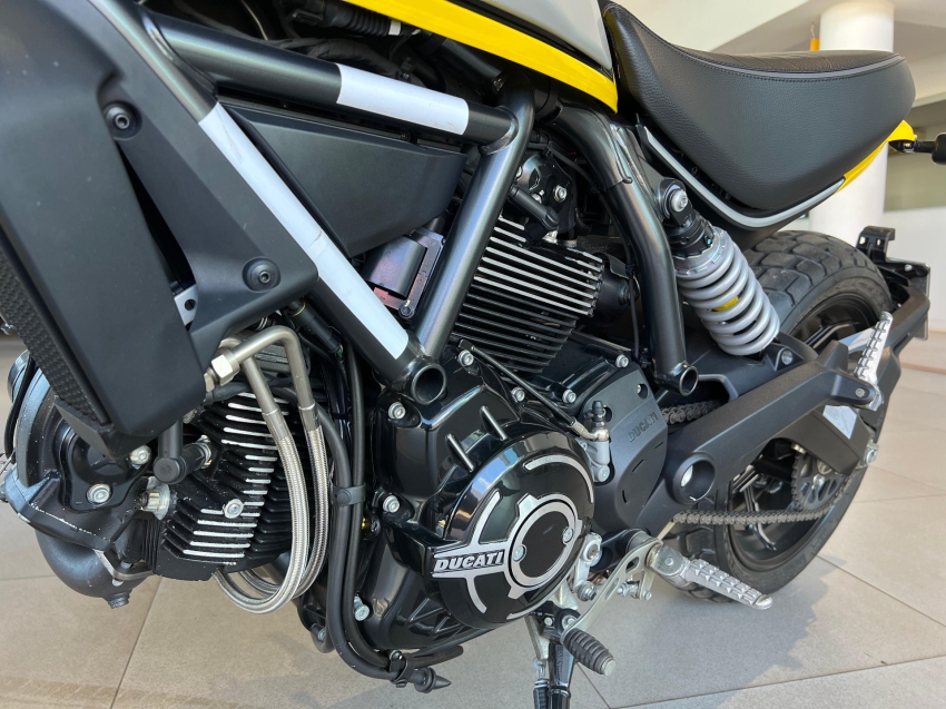 ducati scrambler icon 800 cc.