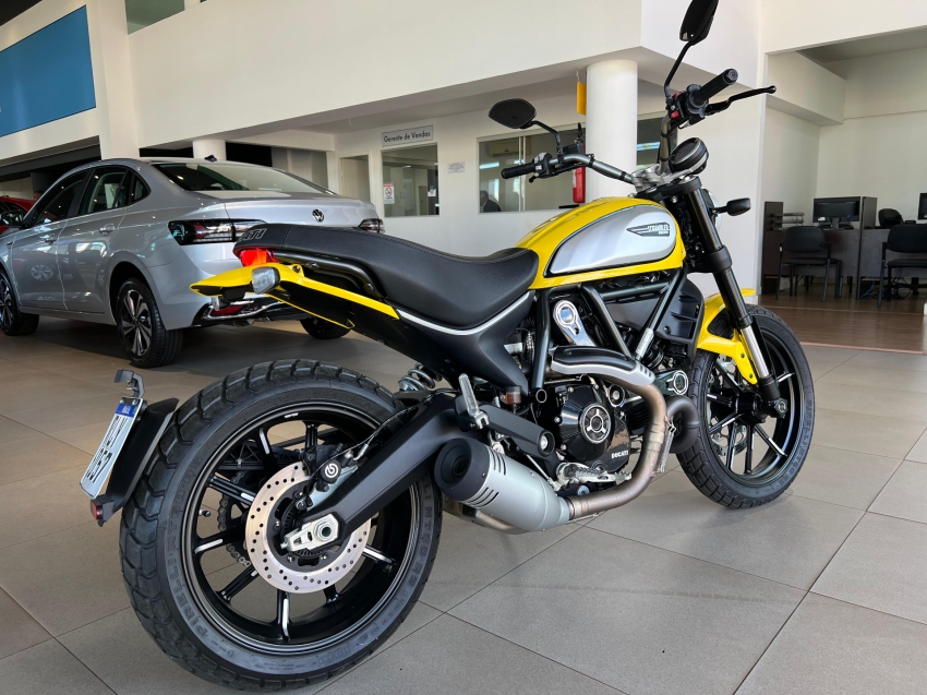 ducati scrambler icon 800 cc.