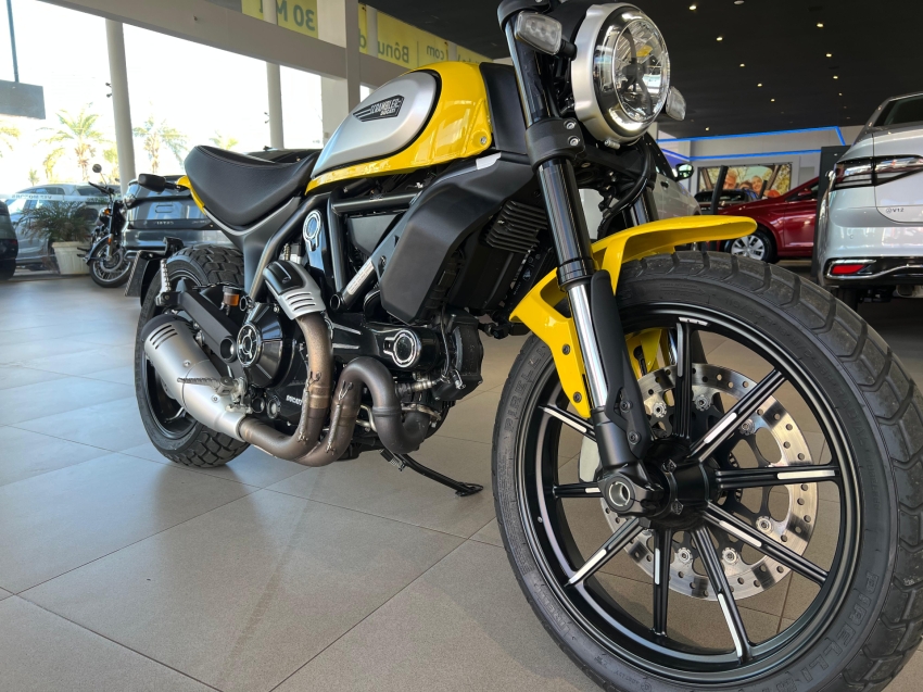 ducati scrambler icon 800 cc.
