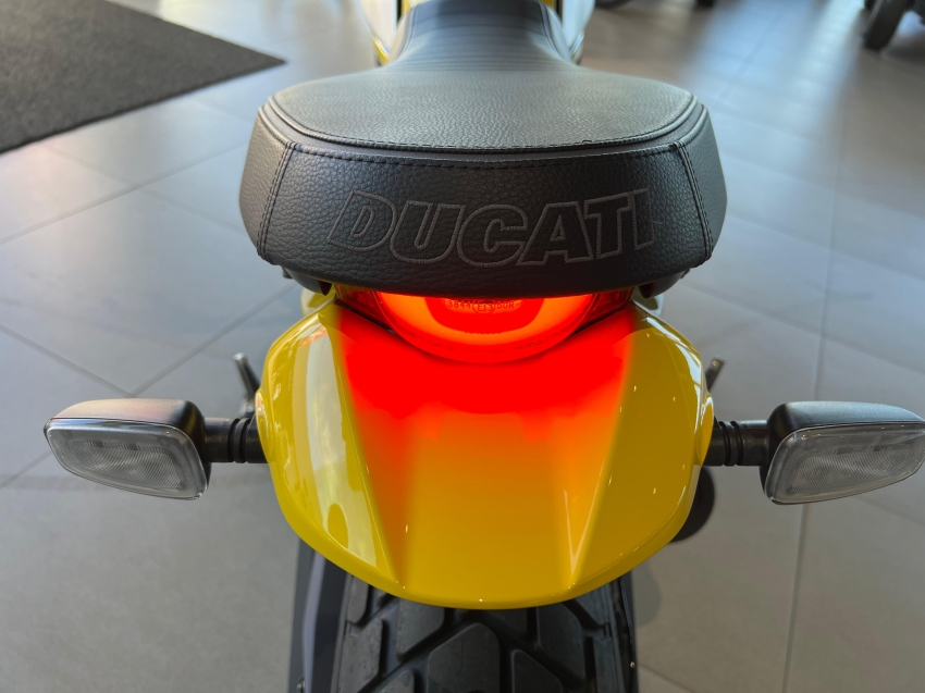 ducati scrambler icon 800 cc.